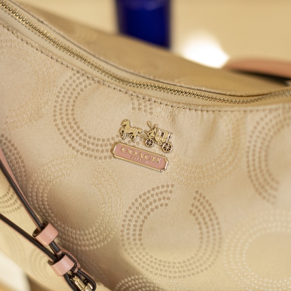 Authentic Coach hobo/cross body - Picture 4 of 12